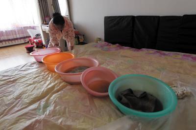 台江楼上漏水，住户失联，小区没物管，业主维权难！律师来支招……